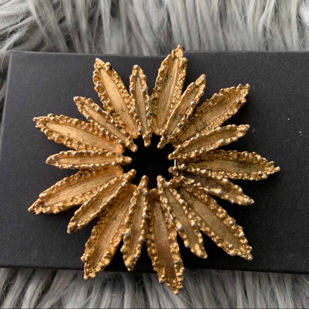 Vintage Avon Gold Starburst Flower Brooch Pin, Gold Tone Brooch, Starbur…